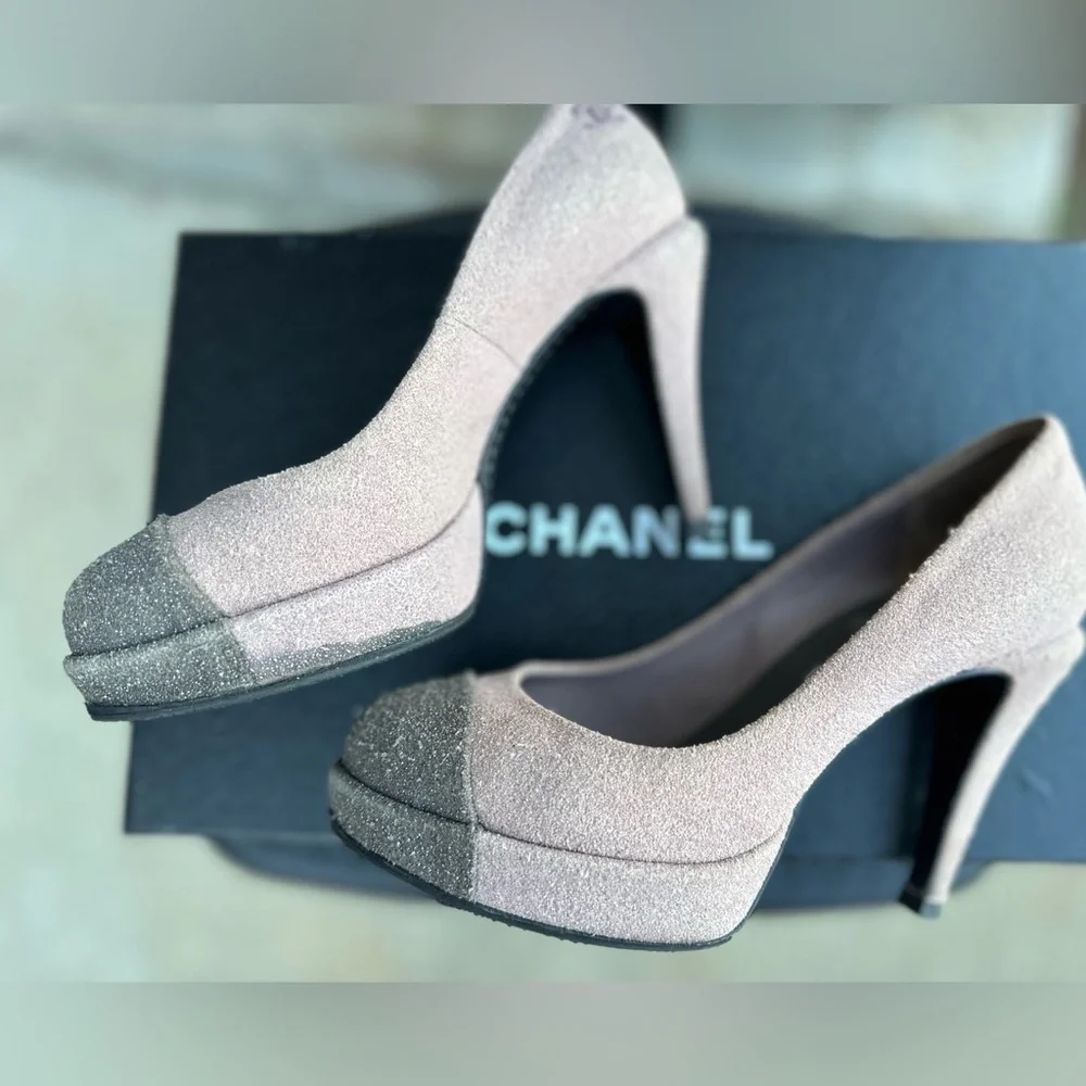 Vintage CHANEL Glitter Cap-Toe Suede Heels – Rare Size 35.5C - Picture 4 of 16